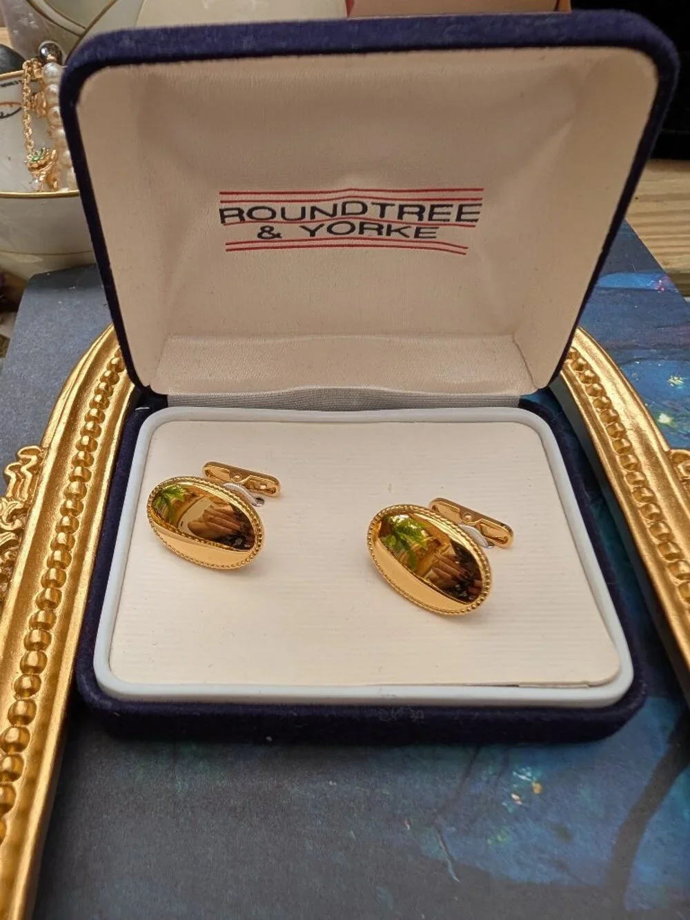 Roundtree & Yorke deadstock vintage gold tone circle cuff links